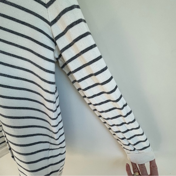 Obey Propaganda We Dream
Alone Hoodie Sweater Size Large - Picture 8 of 9